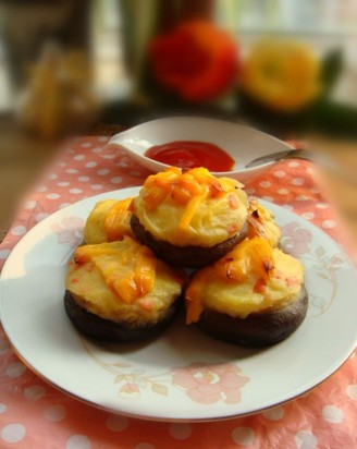 Grilled Shiitake Mushrooms with Cheese