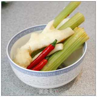 Fresh Vegetables Can Also be Very Appetizing-----soaked Ginger and Lotus Root Slices recipe