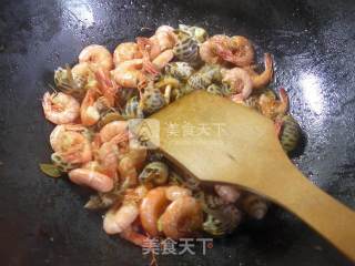 Fried Sea Prawns with Snail recipe