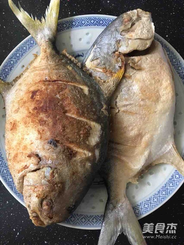 Braised Sea Pomfret with Onions recipe