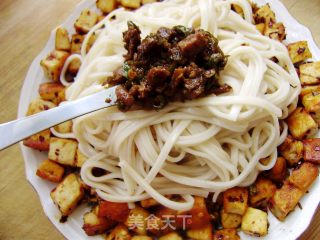 [made of Fried Bean Paste Noodles] Spicy Fried Tofu Fried Bean Paste Noodles recipe