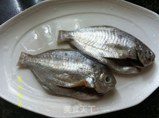 Dry Fried Sea Fish (crucian Carp) recipe