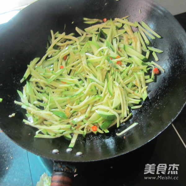 Wild Pepper and Northern Melon Shreds recipe