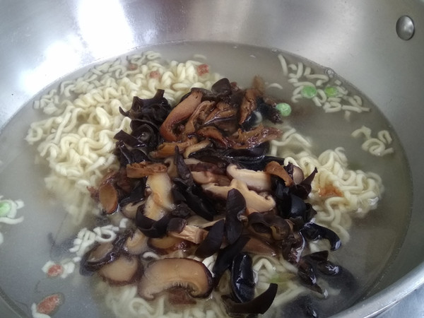 Mushroom Fried Sauce Noodle#中卓 Instant Noodles# recipe