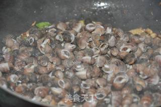 Stir-fried Small Snails recipe