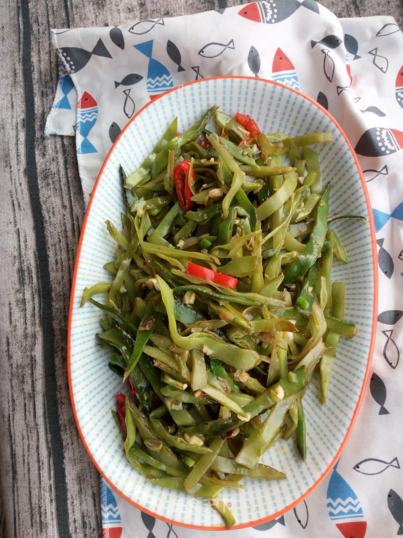 Stir-fried Shredded Lentils with Chili recipe