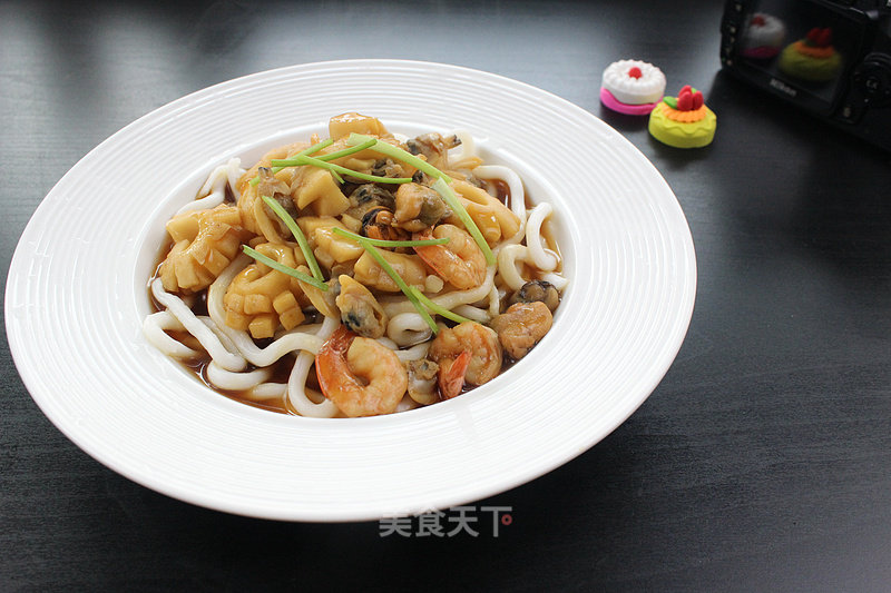 Braised Udon with Seafood [yun Yun Xiao Chu]