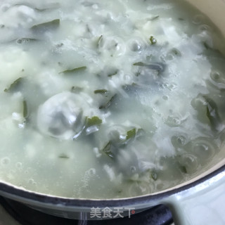 Wakame and Preserved Egg Beef Porridge recipe