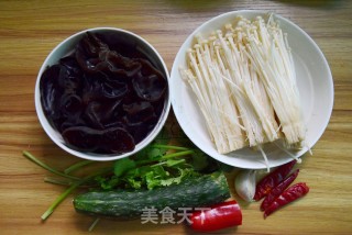 Cucumber Fungus Mixed with Enoki Mushrooms recipe