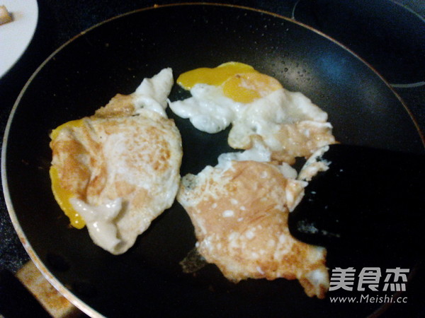 Lao Gan Ma Fried Eggs with Tea Bags recipe