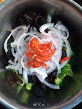 Broccoli with Fungus recipe