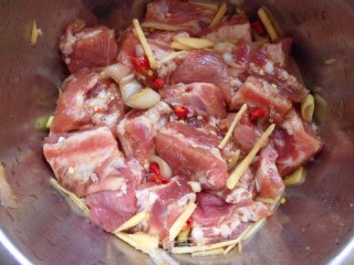 Four Steps to Make Spicy and Enjoyable [spicy Spare Ribs] recipe