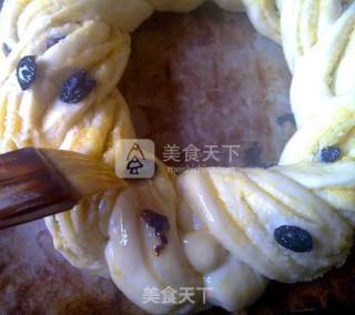 Coconut Grape Garland Bread recipe