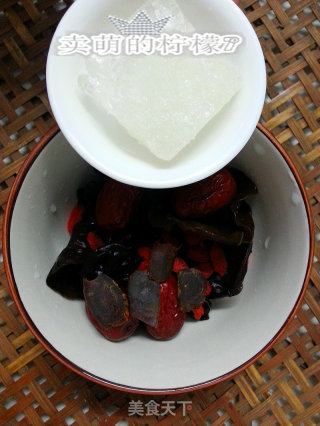 Eat It with Red Ginseng-stewed Black Fungus and Wolfberry recipe