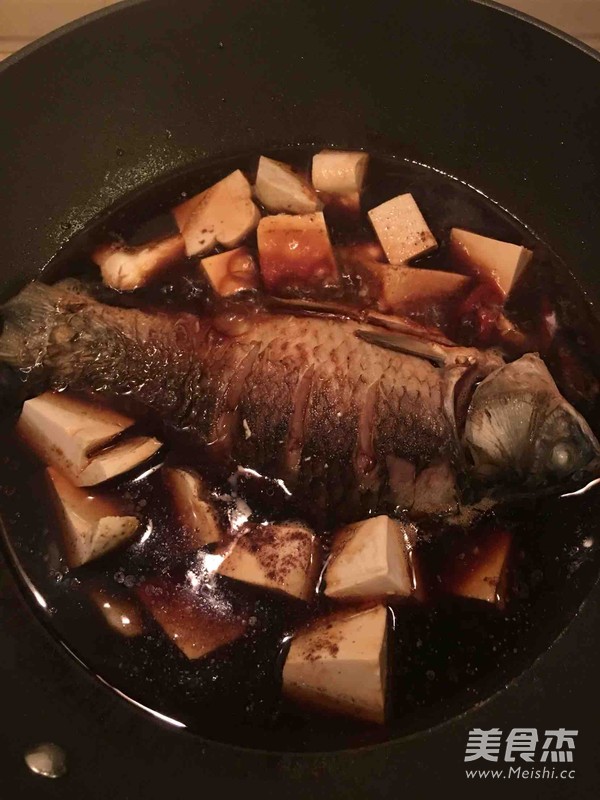 Tofu Stewed with Crucian Carp recipe