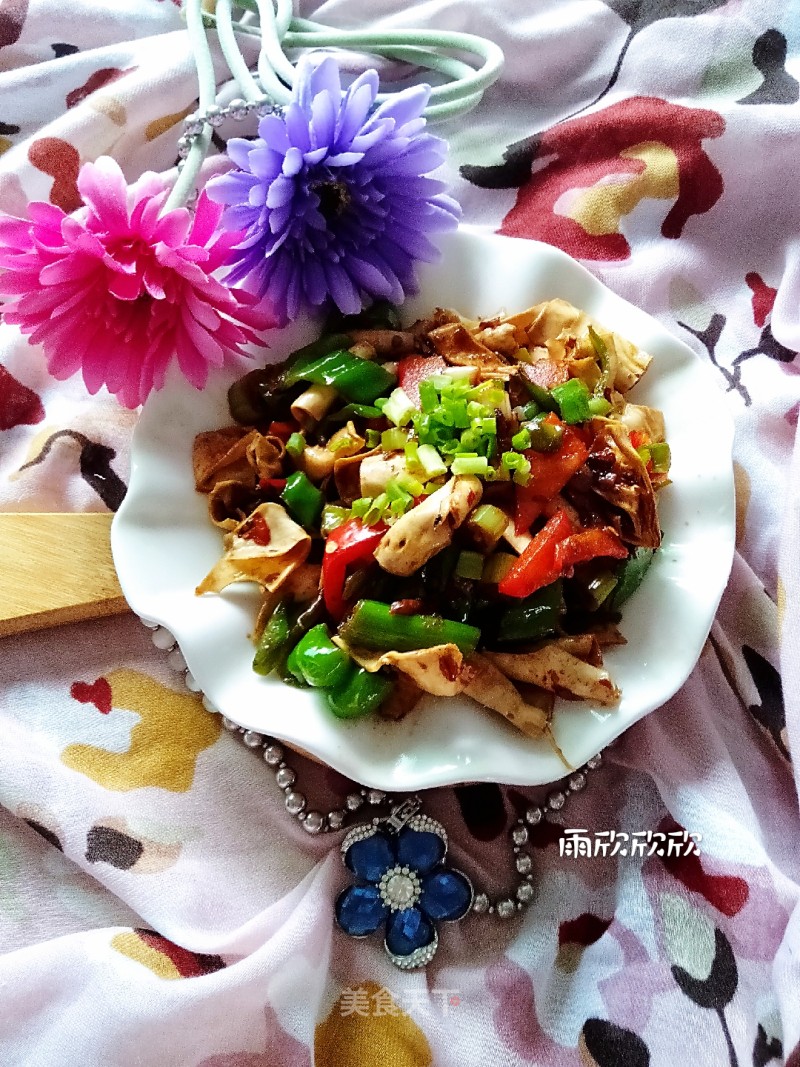 Stir-fried Yellow Throat with Colored Pepper recipe
