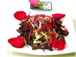 【flying Birds and Beasts】——"fried and Cooked Rose Robe Meat" recipe