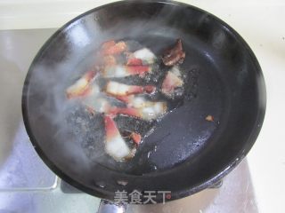 Stir-fried Bacon with Artemisia recipe