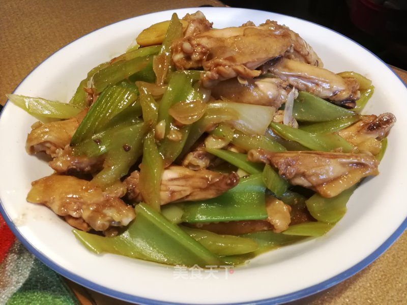 Stir-fried Chicken Wings with Celery