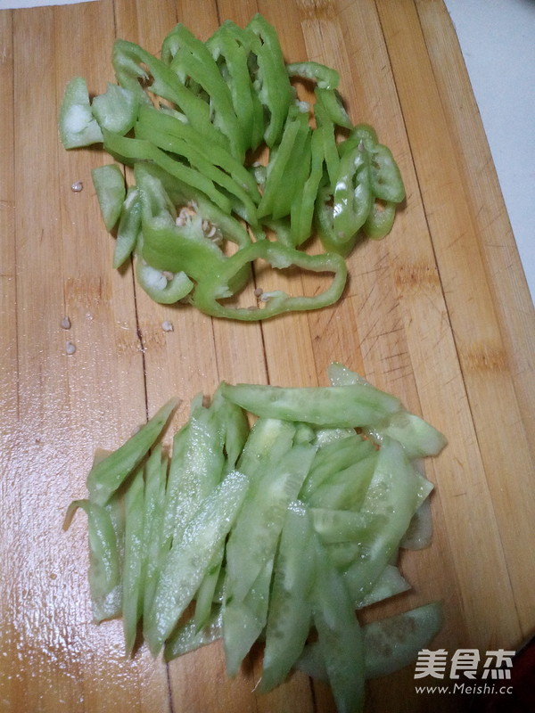 Stir-fried Cuttlefish with Green Peppers recipe