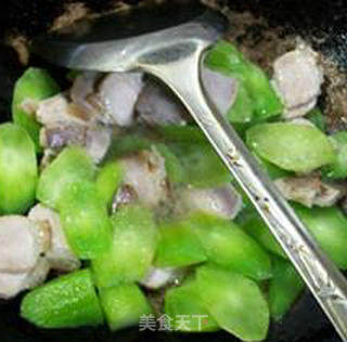 Stir-fried Lettuce with Chopped Pepper and White Meat recipe