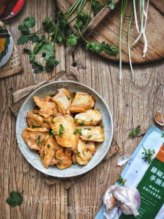 Baked Rattan Pepper Shredded Chicken with Huadiao Wine recipe