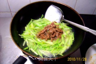 Stir-fried Celery with Beef in Oyster Sauce recipe