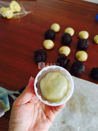 Bean Paste Mooncakes recipe