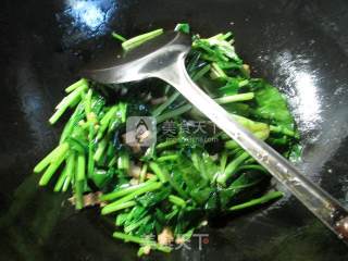 Stir-fried Spinach with Garlic Pork recipe