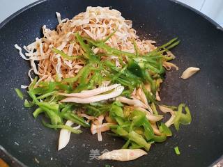 #快手素菜#pleurotus Eryngii and Green Pepper Fried Dried Shreds recipe