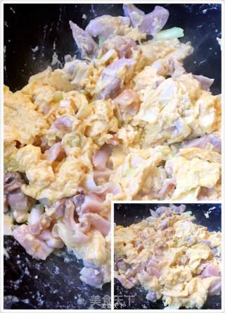 Scrambled Eggs with Big Clams recipe