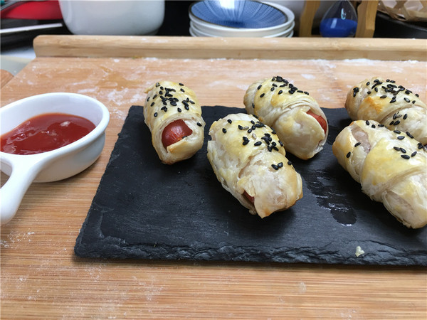 A Bite of Crispy Sausage Roll with Hand-held Pie, Especially for Children recipe