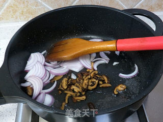 A Good Way to Make A Good Taste [udon Noodles with Stir-fried Vegetables and Soy Sauce] recipe