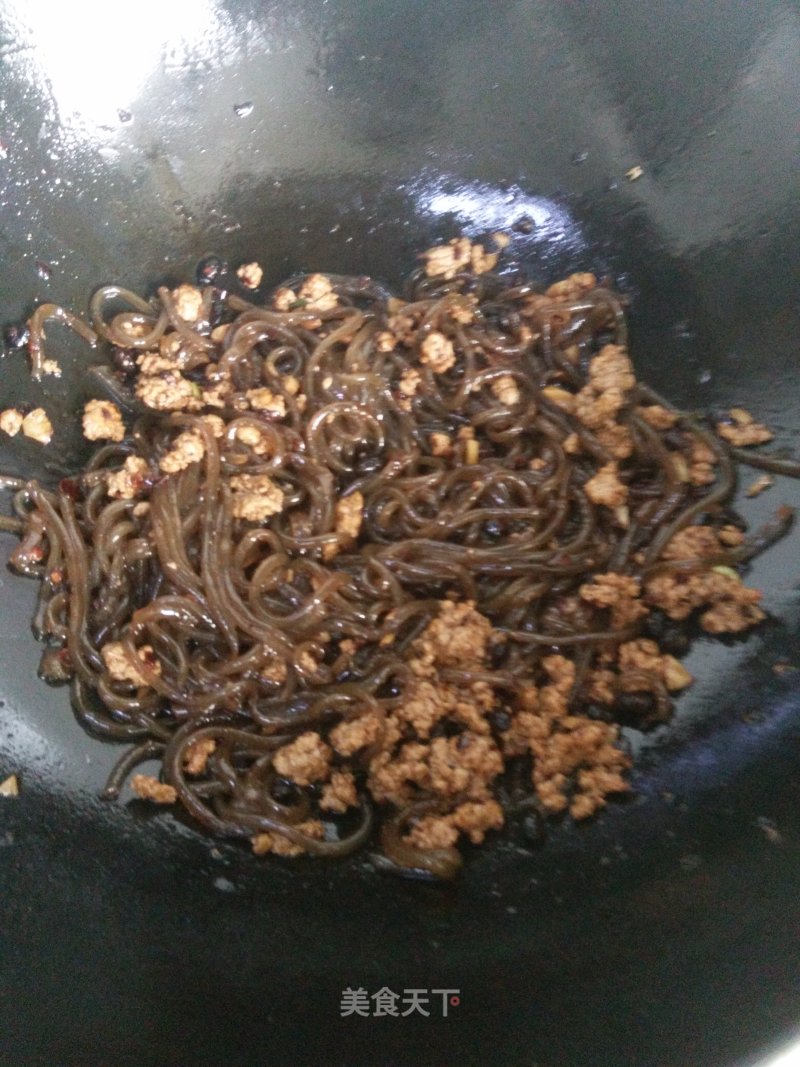 Minced Pork Vetch Noodles recipe