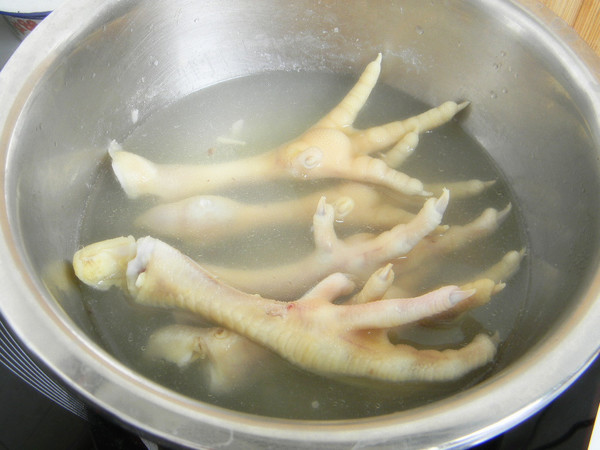 Spicy Appetizing Chicken Feet recipe