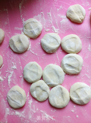 Juicy Parsley Beef Fried Dumplings recipe