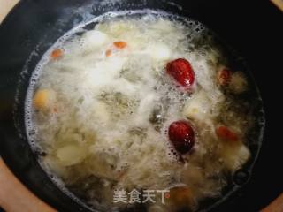 Red Date Lily Tremella Soup recipe