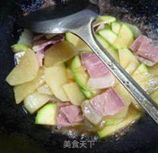 Stir-fried Potatoes with Bacon and Zucchini recipe
