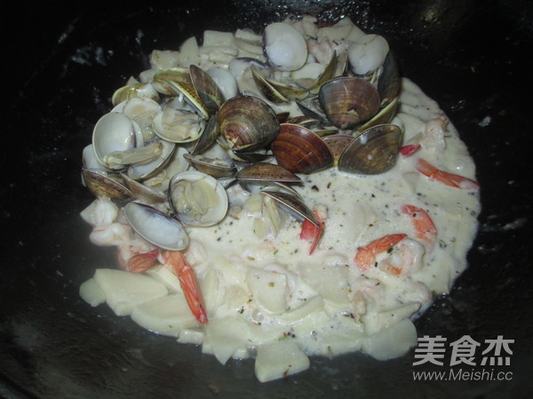 Creamy Seafood Pasta recipe