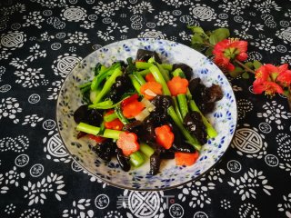 Stir Fried Fungus with Vegetable Core recipe