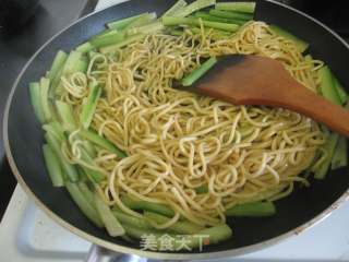 Stir-fried Noodles with Homemade Loin recipe