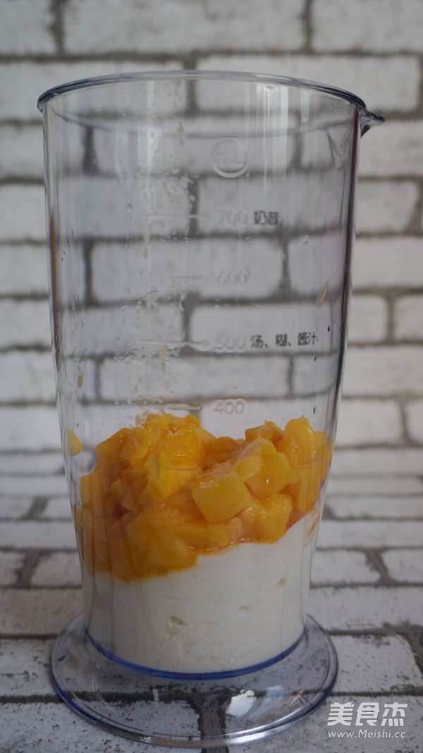 Strawberry Mango Yogurt Smoothie recipe