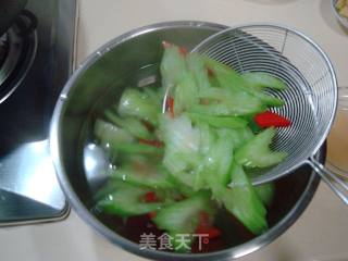 Stir-fried "fried Fish Fillet with Celery" recipe