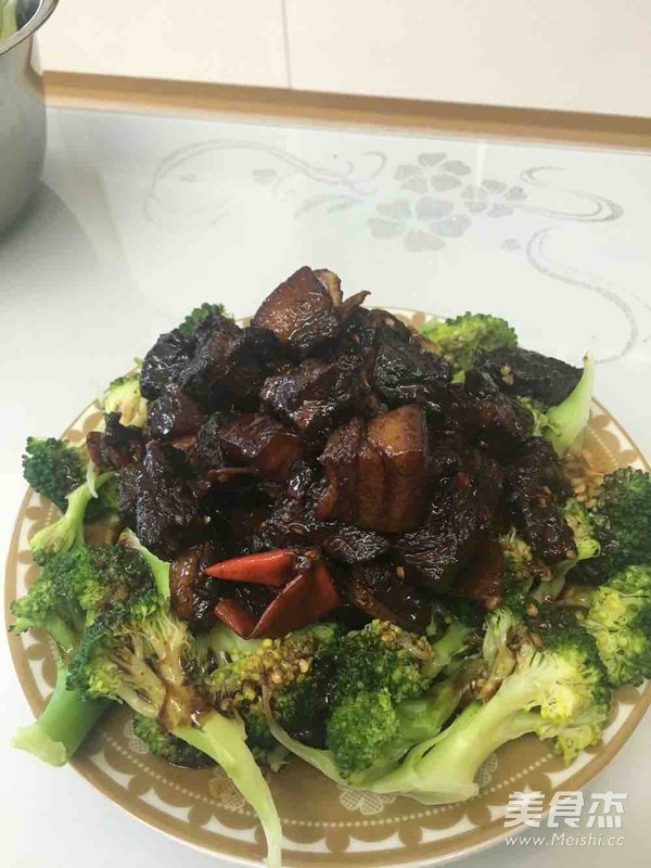 Braised Pork in Love with Broccoli recipe