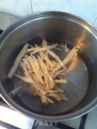 Super Detailed Small Fungus Cold Watermelon Rind-a Home-cooking Dish in The Summer recipe