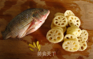 Pressure Cooker Recipe-oil-free Lotus Root Fish Soup (weight Loss and Beauty) recipe