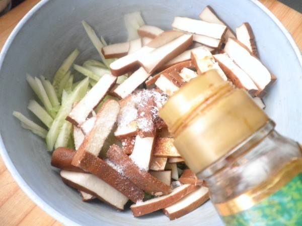 Cucumber Mixed with Fragrant Dried recipe