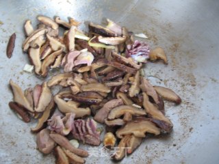 Braised Chicken Mixed with Mushrooms in Oyster Sauce recipe