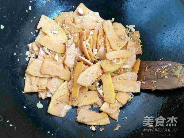 Fried Pumpkin with Nuts recipe