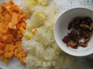 Tremella and Papaya Soup recipe
